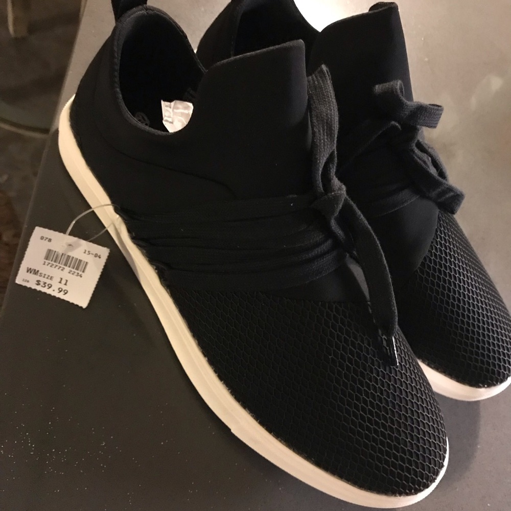 NWT Steve Madden look-a-like laceup sneakers